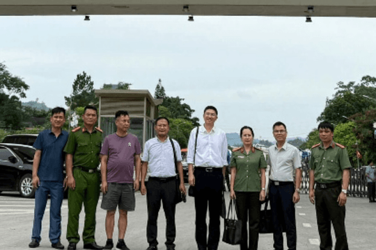 Áp giải 3 người Trung Quốc về nước