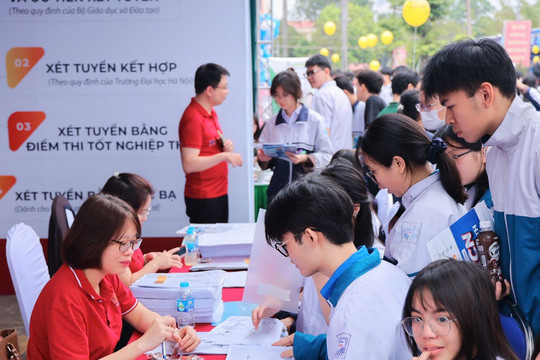 Công bố 'điểm sàn' nhóm ngành đặc thù sức khỏe, sư phạm, pháp luật