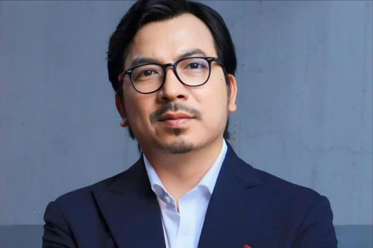'Sếp lớn' FPT vừa rút khỏi Anh Trai Vượt Ngàn Chông Gai: Từng là người kế nhiệm MC Lại Văn Sâm, gần 20 năm gắn bó với tập đoàn công nghệ hàng đầu cả nước
