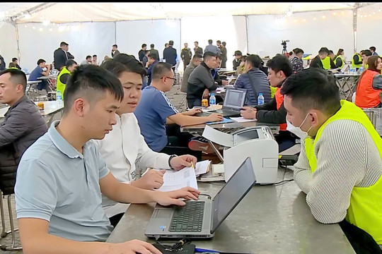 200 cán bộ công an đồng loạt ra quân, bắt 'nóng' 60 đối tượng ngay khi nhập cảnh vào Việt Nam, điều tra đường dây lừa đảo 13.543 người, chiếm đoạt gần 1.000 tỷ đồng