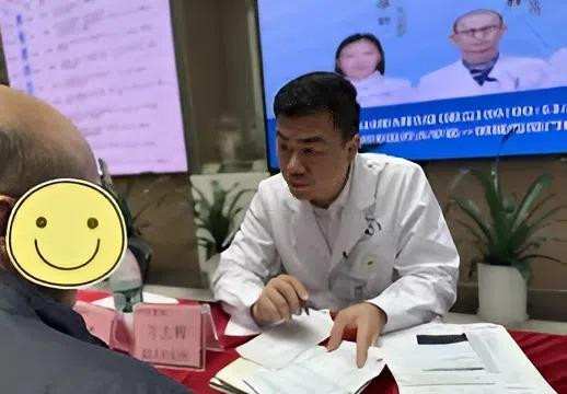 Người đàn ông 56 tuổi kiểm soát đường huyết từ 14,9 xuống 4,8, bí quyết nằm ở 5 thói quen hằng ngày
