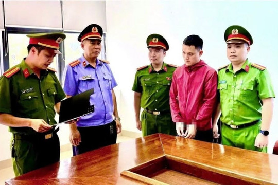 Bắt cán bộ ngân hàng Lê Văn Thành, 32 tuổi