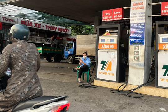 Càng bán càng lỗ, nhiều cửa hàng xăng dầu âm vốn hàng chục tỷ đồng: Bộ Công Thương đề xuất để doanh nghiệp tự quyết định giá