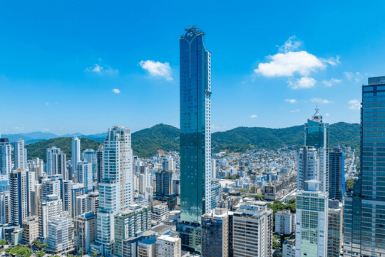 Huy động 7.600 tấn thép, 775 xe bồn đổ liên tục 5.400 m3 bê tông suốt 5 ngày để xây tòa nhà chọc trời cao bằng một nửa Landmark 81