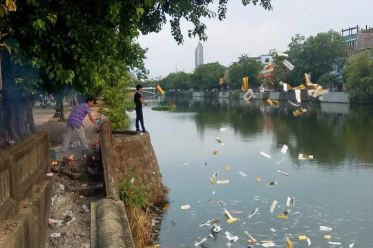 Một địa phương hỗ trợ 100% chi phí hỏa táng cho người qua đời, tang lễ kéo dài quá 72 giờ phải được Chủ tịch UBND xã cho phép, cấm rải vàng mã, tiền âm phủ khi đưa tang