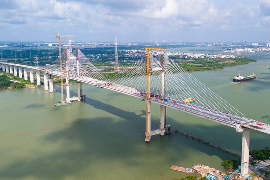 Sẵn sàng hợp long cầu dây văng có tĩnh không cao nhất Việt Nam, hướng tới hoàn thành sau 2 tháng nữa