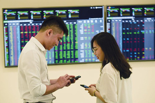 Phiên 14/7: Cổ phiếu dầu khí bùng nổ, PNJ bất ngờ tăng kịch trần