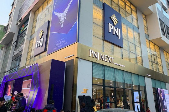 PNJ bất ngờ tăng trần sau chuỗi lao dốc, 2 dòng tiền lớn nhập cuộc mua ròng hơn 250 tỷ đồng
