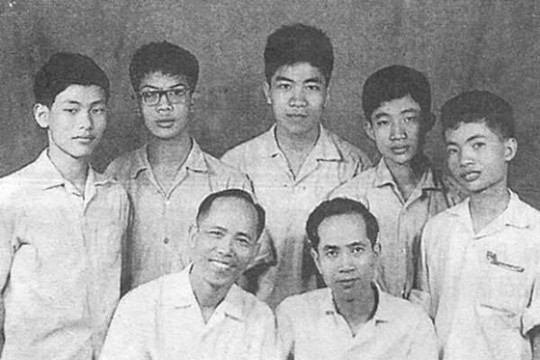 Người Việt đầu tiên có bài toán được chọn vào đề thi Olympic Toán học quốc tế: Tốt nghiệp Tiến sĩ tại Liên Xô, được phong danh hiệu Nhà giáo Nhân dân và nhận nhiều huân chương cao quý