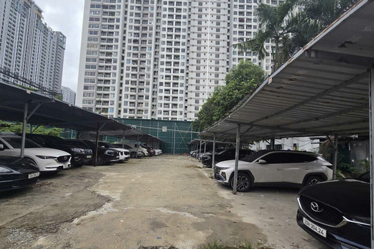 Khu 'đất vàng' biến tướng thành bãi gửi xe và chợ cóc