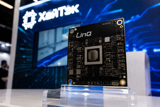 Bị phương Tây cấm vận, Nga tự phát triển chip AI không cần internet tiêu thụ điện cực thấp, xử lý 30.000 tỷ phép tính mỗi giây