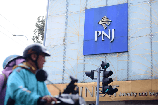 PNJ sau cú sốc kim cương: Gần 3.200 tỷ đồng sang tay, cá nhân đỡ lực bán từ tổ chức và khối ngoại