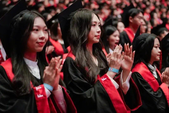 Từ nay, sinh viên tốt nghiệp xuất sắc có thể được hưởng một 'đặc quyền' chưa từng có