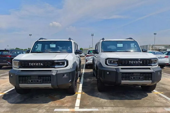 'Tiểu' Land Cruiser đã cập cảng Việt Nam, ngay lập tức khiến Fortuner khó xử vì một con số