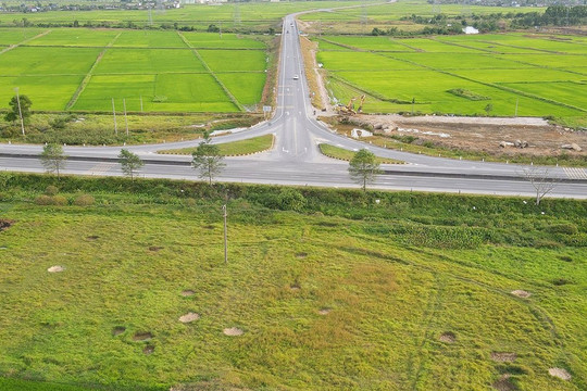 Sắp xây dựng tuyến đường trăm tỷ kết nối đến khu du lịch biển nổi tiếng miền Trung