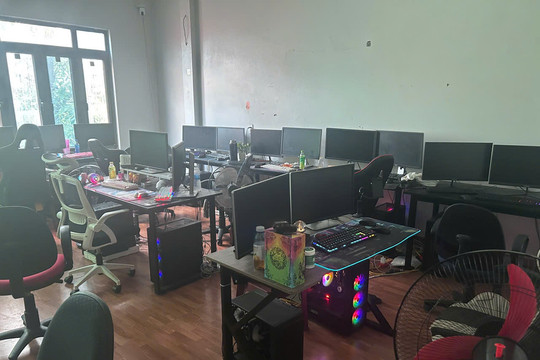 Khám xét một căn nhà, tịch thu 41 máy tính, 10 điện thoại và 4 xe máy: Ra lệnh giữ khẩn cấp 9 đối tượng 23-29 tuổi