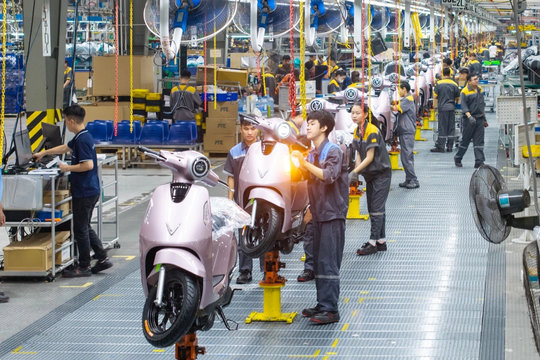 Tỷ phú Phạm Nhật Vượng tiến đánh thị trường xe máy lớn nhất Đông Nam Á, đưa 20 đại lý đồng loạt đi vào hoạt động