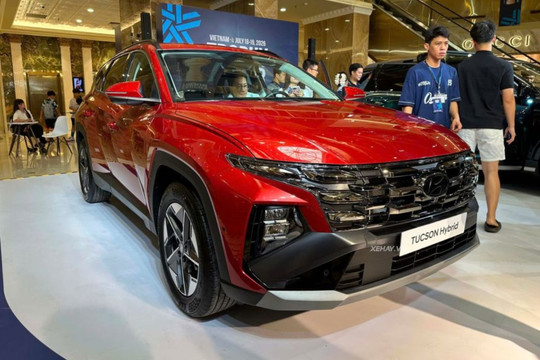 Hyundai Tucson Hybrid lộ diện tại Hà Nội: Hé lộ giá bán hơn 1 tỷ đồng, phả hơi nóng lên CR-V e:HEV