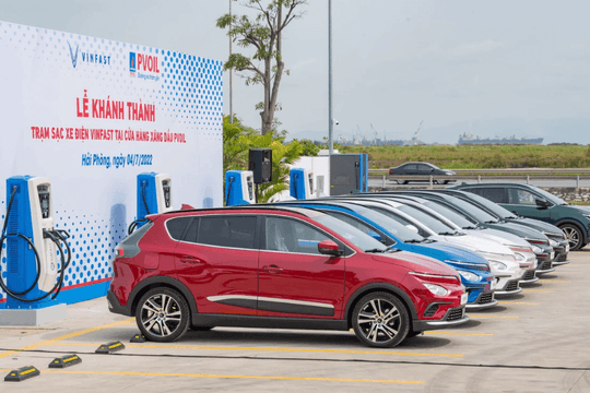 Ông lớn đạt 127.300 tỷ doanh thu sau nửa đầu 2026 lắp 2.700 cổng sạc xe điện VinFast