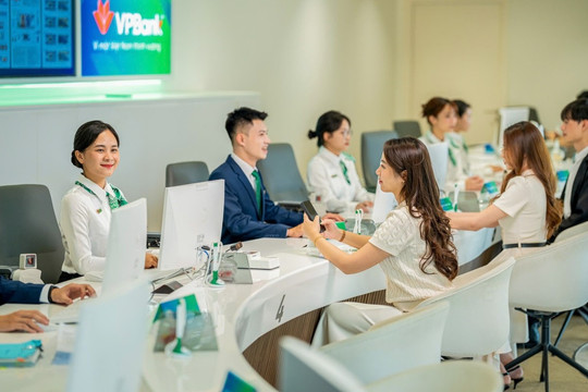 18.000 nhân viên VPBank giảm lương trung bình, nhưng mỗi tháng vẫn mua được khoảng 2,4 chỉ vàng