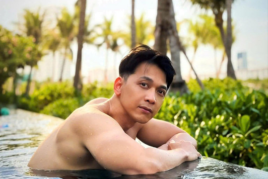 Chủ tịch ACB Trần Hùng Huy khoe cơ bụng 6 múi, than thở lịch trình 'họp 3 ngày từ sáng đến tối'