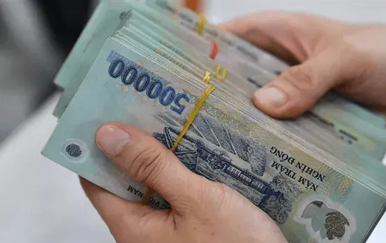 Từ 10/9, doanh nghiệp trả lương chậm có thể bị phạt đến hàng trăm triệu đồng