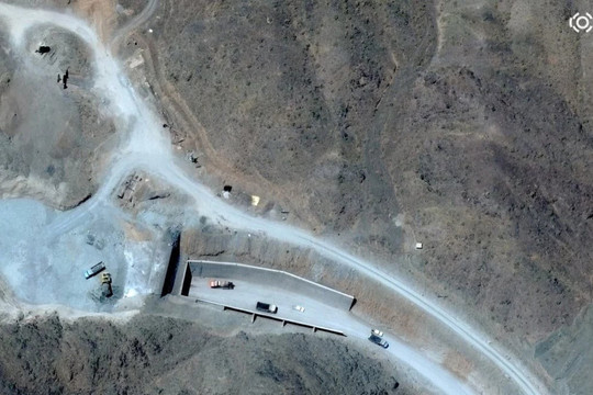 Iran chuyển máy ly tâm và uranium làm giàu đến 'pháo đài ngầm'?