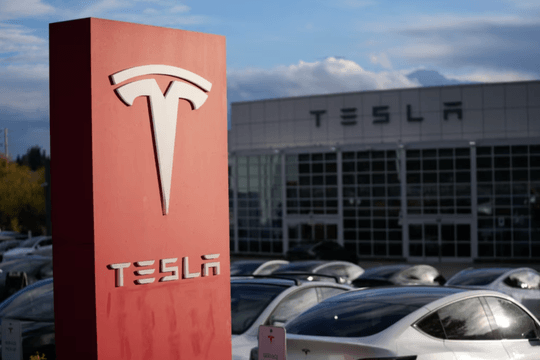 Tesla hụt lợi nhuận, dòng tiền âm hơn 1 tỷ USD: Canh bạc AI bắt đầu phản tác dụng?