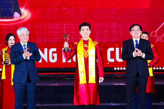 Phó Chủ tịch SHB Đỗ Quang Vinh tham gia Đoàn Chủ tịch Hội Doanh nhân trẻ Việt Nam khóa VIII