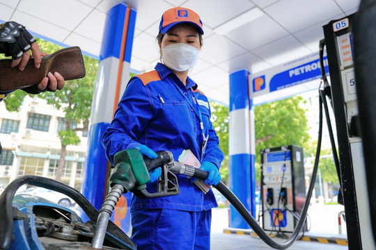 Bộ Công Thương tính bỏ cơ chế điều hành giá theo tuần, cây xăng sắp được tự quyết giá bán?