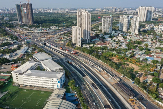 Nút giao 3 tầng lớn nhất TP. HCM tiếp tục lùi thời gian hoàn thành