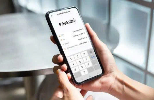 Người dùng phải chờ 24 tiếng khi chuyển tiền trên 400 triệu đồng, sự thật ra sao?
