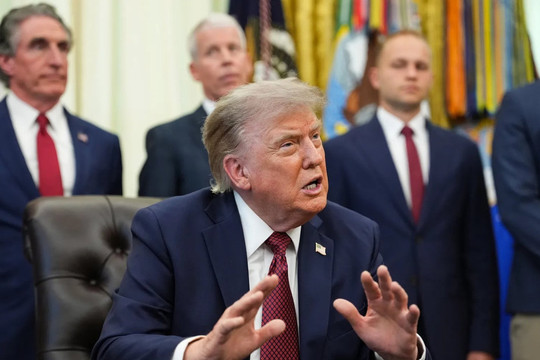 Báo Mỹ: Tổng thống Trump chỉ thị tạm hoãn các cuộc tấn công Iran do cạn kiệt tên lửa đánh chặn
