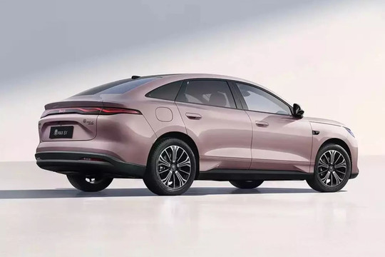 Mẫu sedan cỡ D có kích thước ngang Toyota Camry, giá chỉ từ 402 triệu đồng