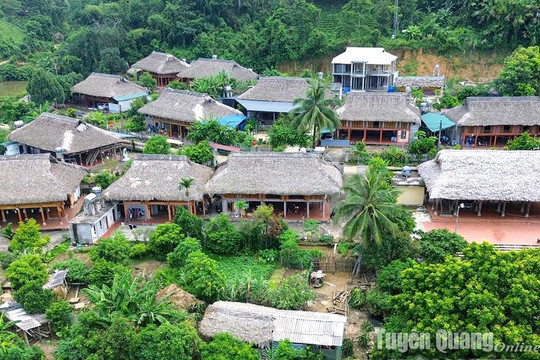 Ngôi làng duy nhất Việt Nam không có liệt sĩ trong cả 4 cuộc chiến tranh: Gắn liền với Bác Hồ, Đại tướng Võ Nguyên Giáp, có nhiều di tích lịch sử