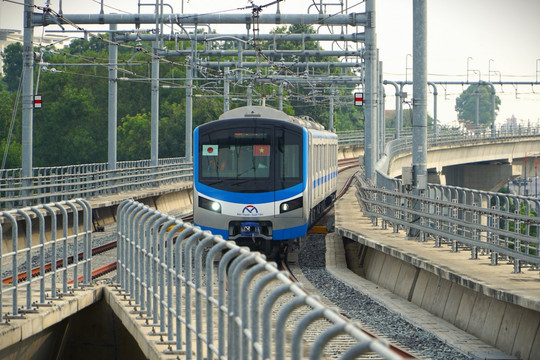 Cảnh báo nghịch lý: Metro phục vụ dân, đầu cơ lại hưởng lợi