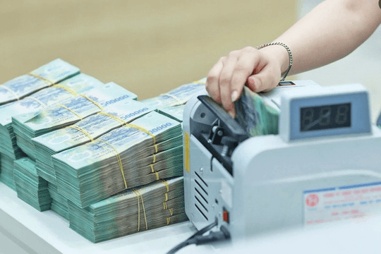 Kỷ lục 10,82 triệu tỷ đồng tiền gửi: Vì sao người dân vẫn ưu tiên ngân hàng dù lãi suất giảm?
