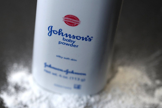 Johnson & Johnson chi 5,5 tỷ USD để dập tắt khủng hoảng phấn rôm gây ung thư kéo dài gần 10 năm