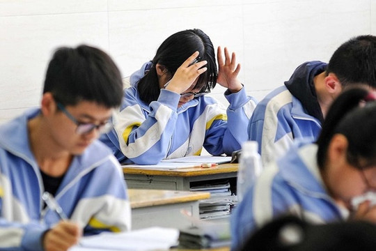 Thí sinh thi điểm rất cao nhưng vẫn trượt, cơ quan tuyển sinh tuyên bố thẳng, 2 trường Đại học lớn đã chủ động liên hệ