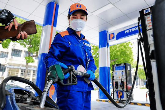 Đầu mối kinh doanh xăng dầu phải có kho 15.000 m3 và 10 cửa hàng bán lẻ thay vì đi thuê?