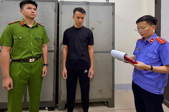 Khởi tố, bắt tạm giam 'cán bộ công an' Nguyễn Minh Hoàng SN 1996