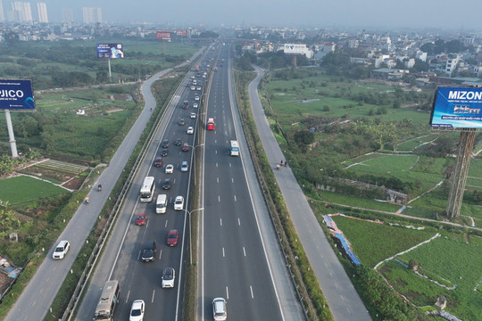 Tài xế, chuyên gia nói gì về đề xuất ‘làn vượt xe’ trên cao tốc?