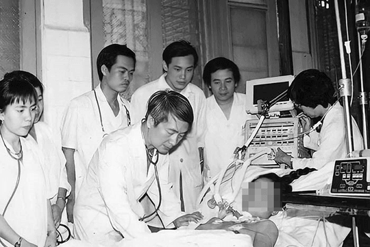 'Cha đẻ' của ngành hồi sức cấp cứu Việt Nam qua đời: 'Nuôi rắn cứu người', 2 lần được phong tặng Anh hùng Lao động