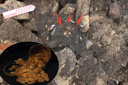 Đào móng xây nhà, người dân phát hiện kho báu chứa hàng trăm đồng tiền vàng nguyên chất, trị giá hơn 13,1 tỷ đồng