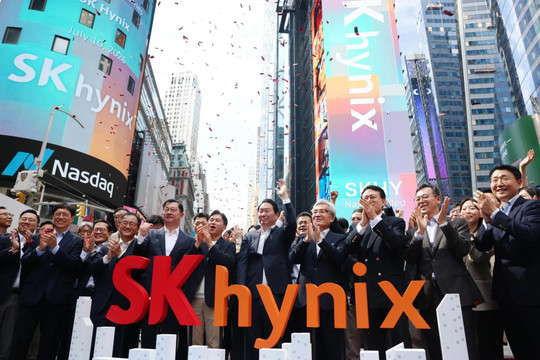 Hy hữu: Cổ phiếu SK Hynix sập 30%, nhà đầu tư tiền số mất trắng 60 triệu USD chỉ trong 2 phút