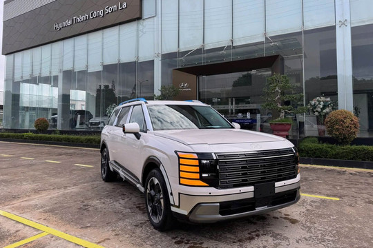Hyundai Palisade Hybrid bản tiêu chuẩn lộ diện: Giá 1,5 tỷ đồng, tạo sức ép lên Ford Everest
