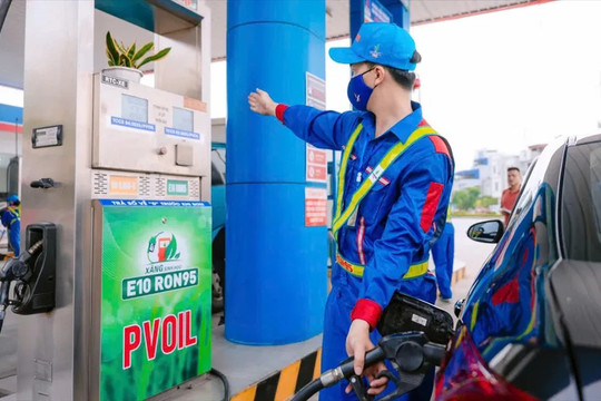 Bộ Công Thương muốn trao quyền định giá xăng dầu cho doanh nghiệp, chuyên gia nói gì?