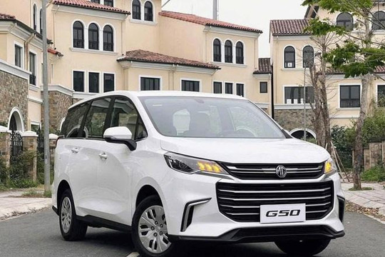 Mẫu MPV 7 chỗ rộng hơn Innova Cross đang 'phá giá' rẻ nhất thị trường Việt, chỉ từ 395 triệu đồng