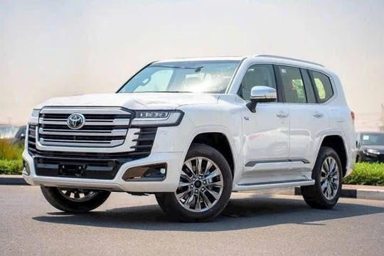 Toyota Land Cruiser Hybrid rục rịch về Việt Nam, tiền 'lạc' có thể lên tới gần 900 triệu đồng
