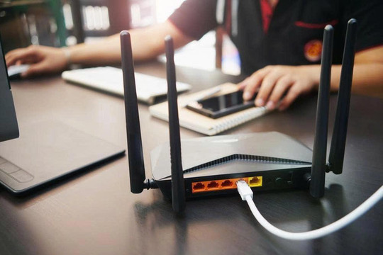 Có nên tắt WiFi vào buổi tối khi đi ngủ hay không?